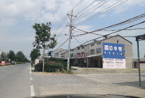 富川如何能保证墙体广告的醒目性？