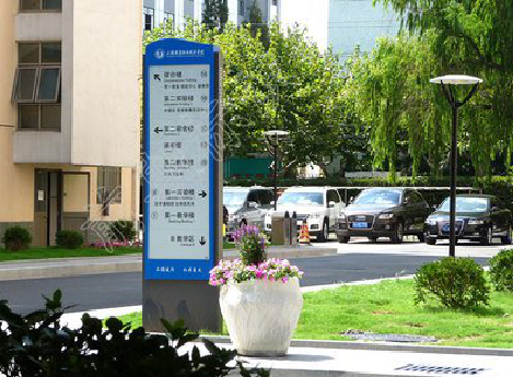 富川哪些因素影响宣传栏的制作？